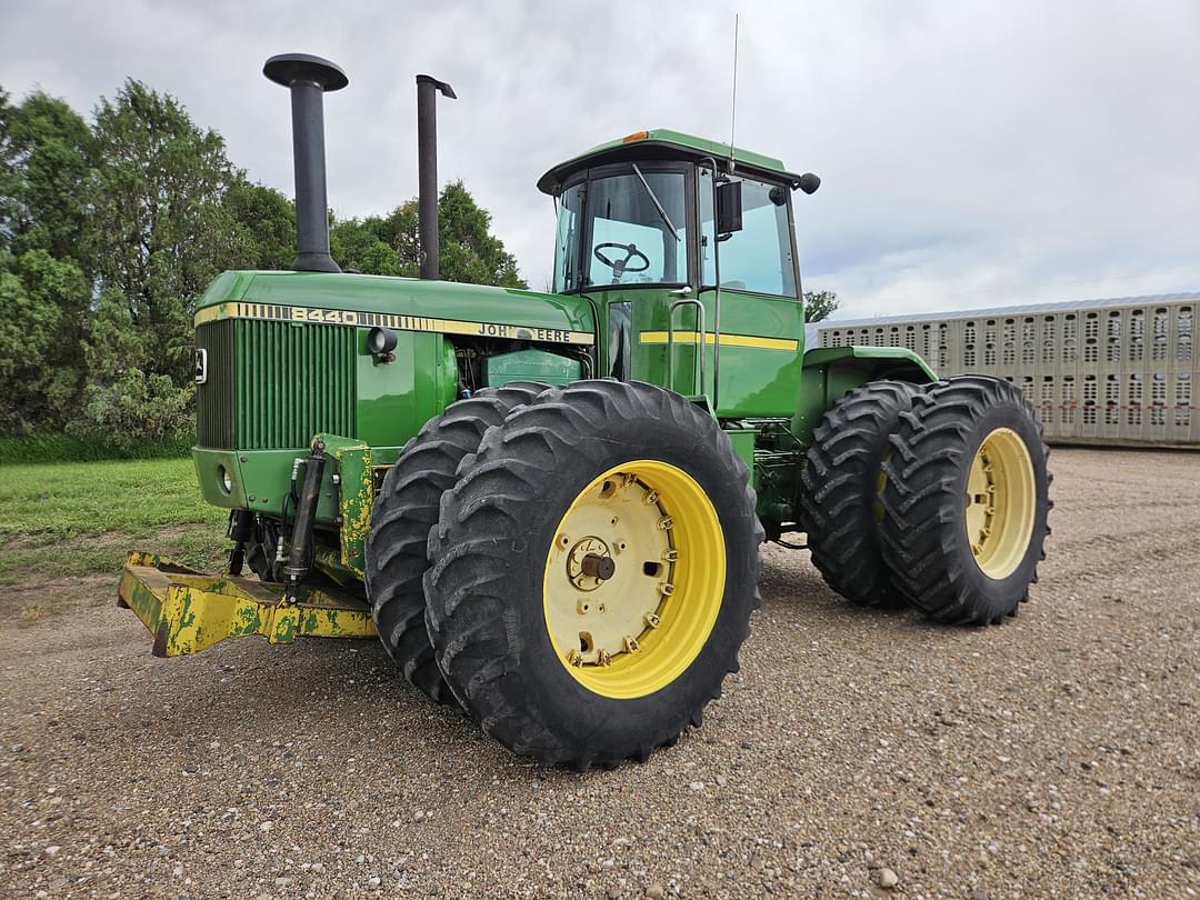Image of John Deere 8440 Primary image