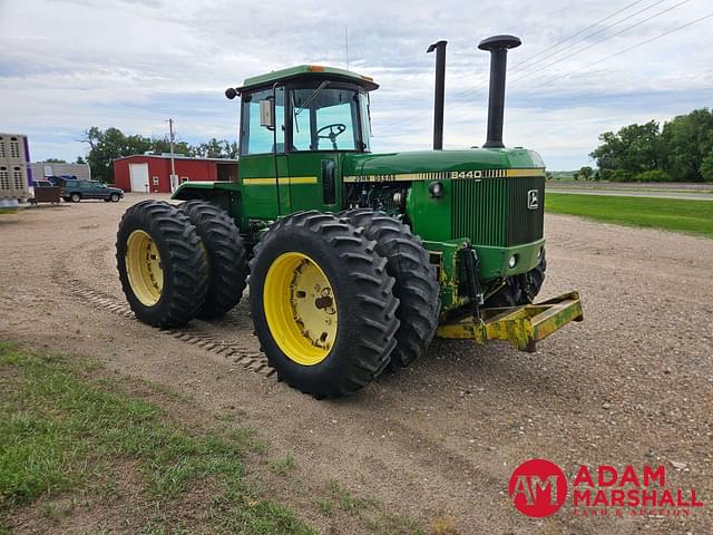 Image of John Deere 8440 equipment image 1
