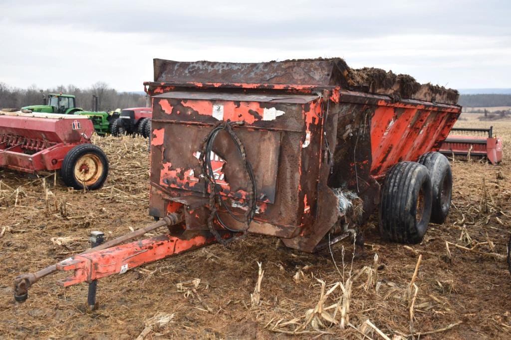 Kuhn Knight 8118 Equipment Image0