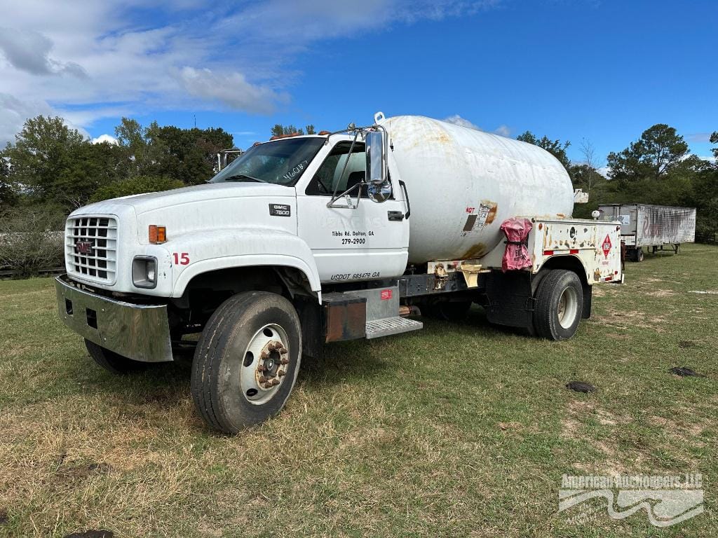 GMC 7500 Equipment Image0