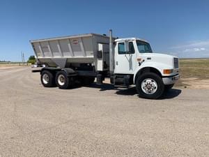 2001 International 4900 Image
