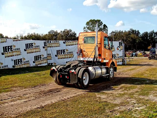 Image of Volvo VNM equipment image 4