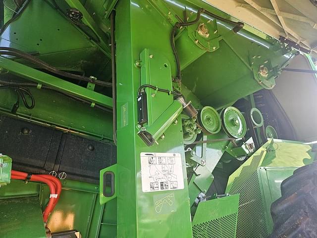 Image of John Deere S670 equipment image 2
