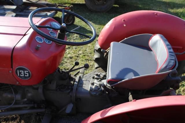 Image of Massey Ferguson 135 equipment image 4