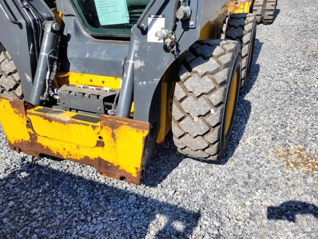 Image of John Deere 324G equipment image 2