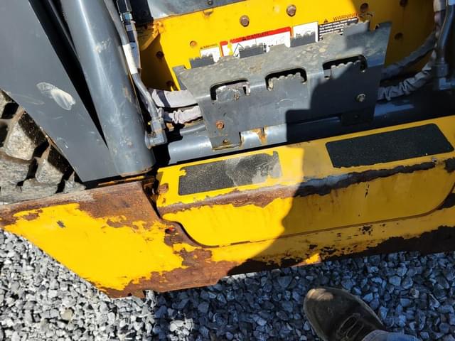 Image of John Deere 324G equipment image 4