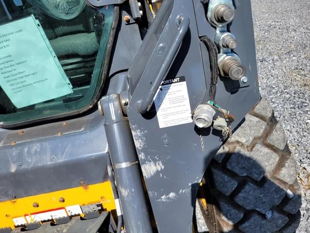 Image of John Deere 324G equipment image 3