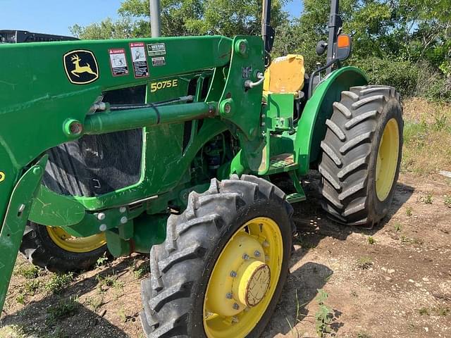 Image of John Deere 5075E equipment image 4