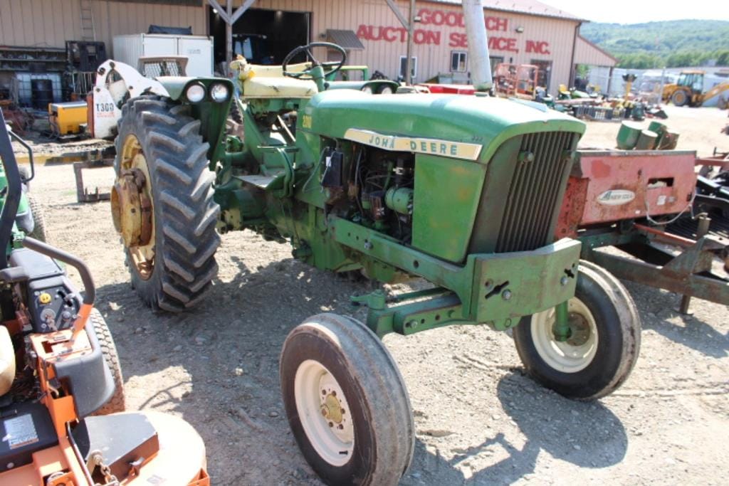 John Deere 2010 Equipment Image0