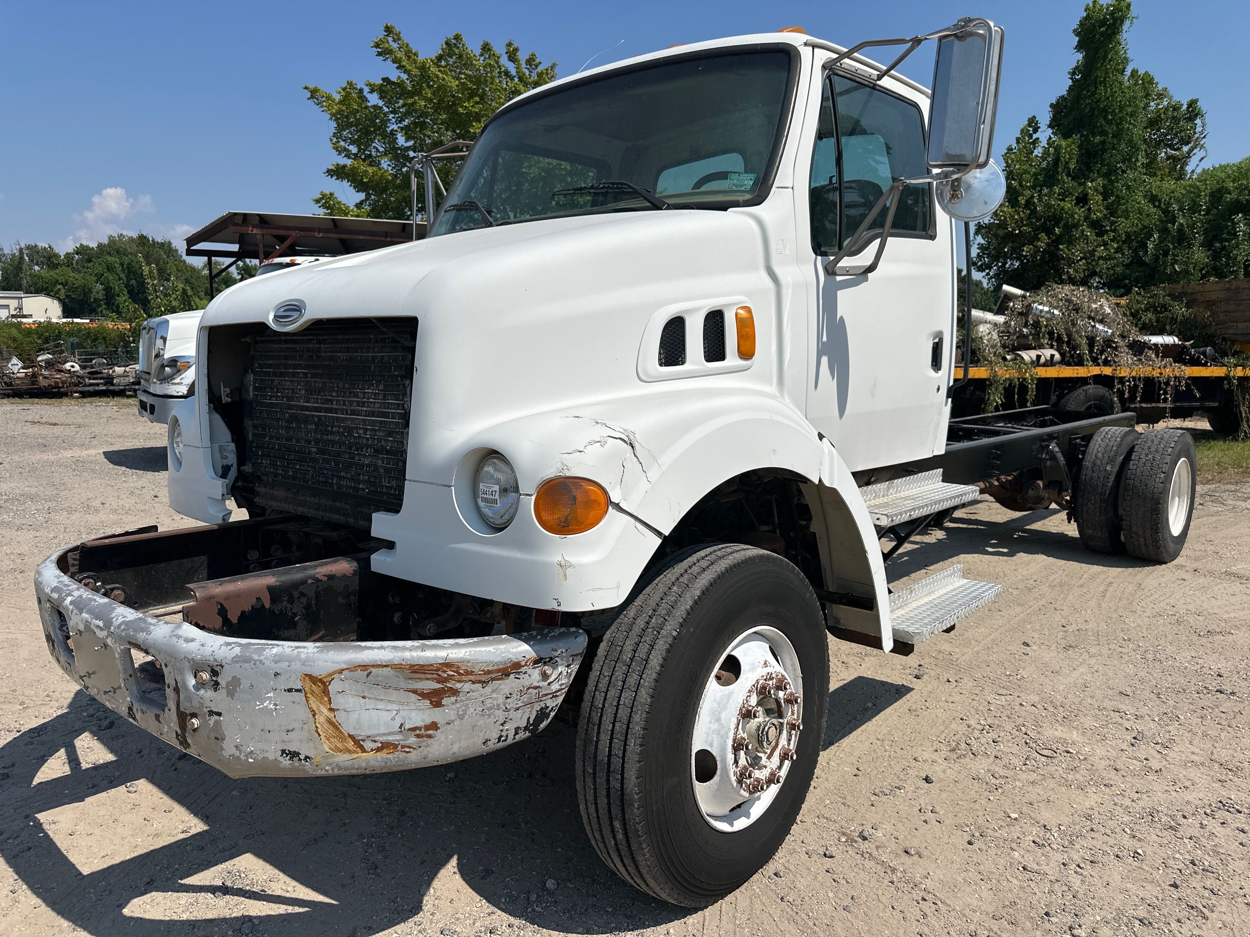 2000 Sterling L7500 Equipment Image0