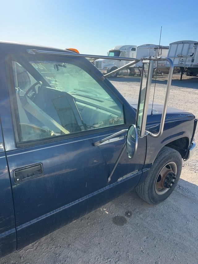 Image of Chevrolet 3500 equipment image 4