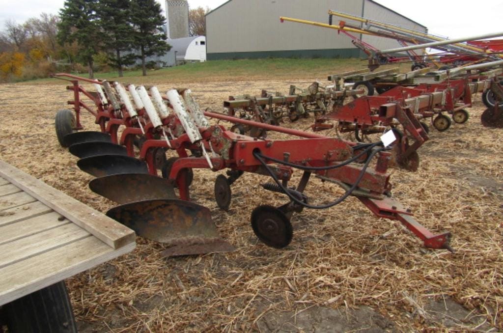 Main image International Harvester 710