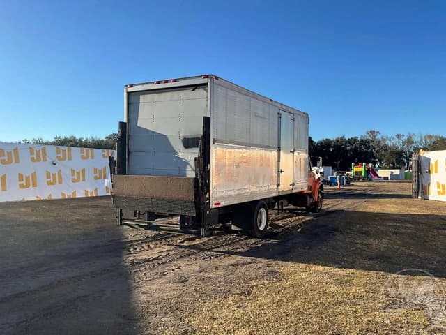 Image of International 4700 equipment image 4