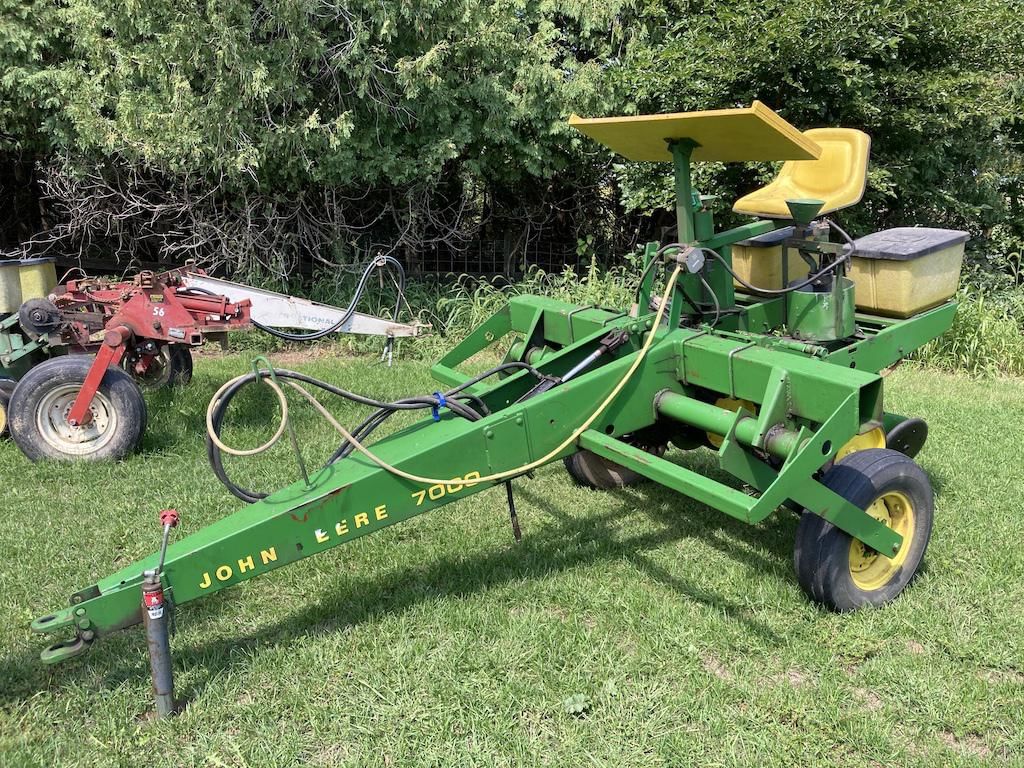 Main image John Deere 7000