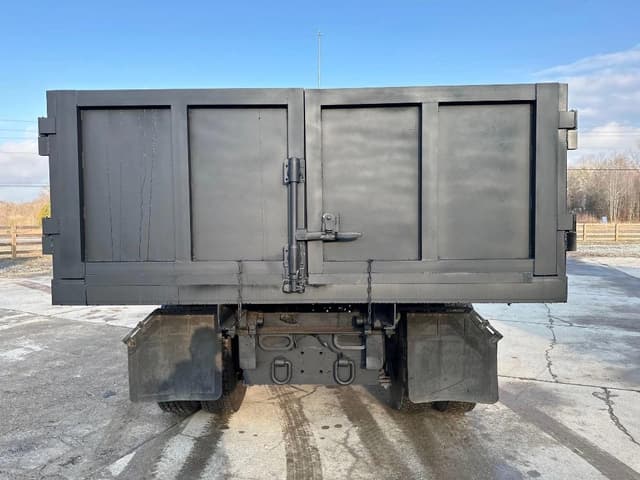 Image of Freightliner M2 106 equipment image 3