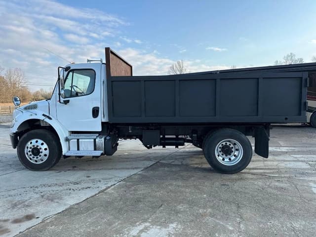 Image of Freightliner M2 106 equipment image 1