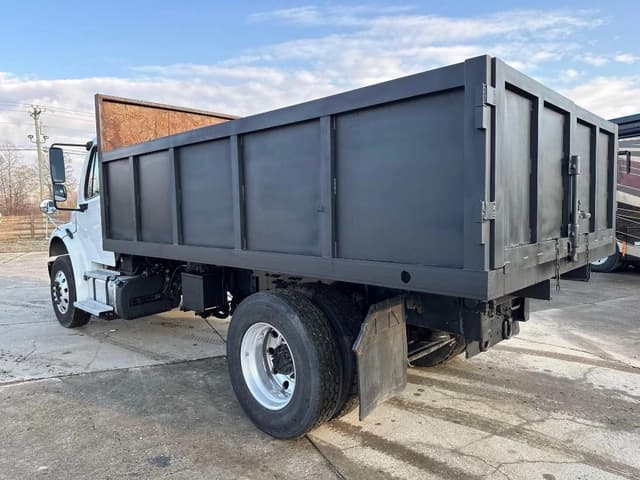 Image of Freightliner M2 106 equipment image 2