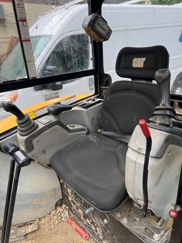 Image of Caterpillar 302.7D CR equipment image 4
