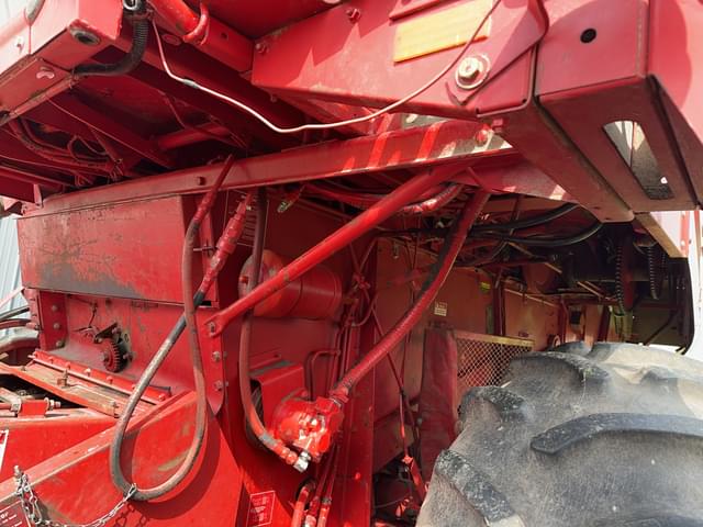 Image of International Harvester 1440 equipment image 4