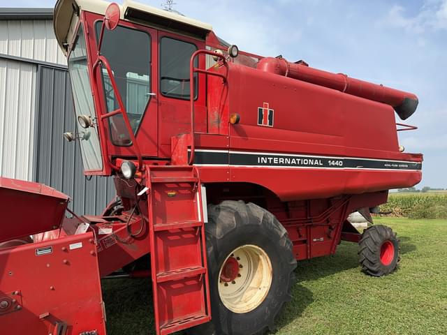 Image of International Harvester 1440 equipment image 1