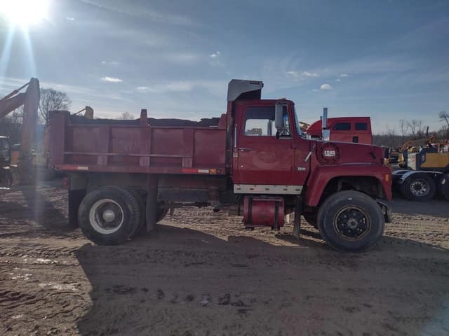 Image of Ford L8000 equipment image 2