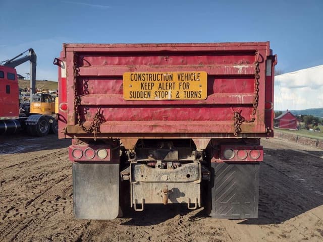 Image of Ford L8000 equipment image 3