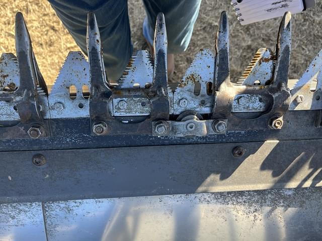 Image of Gleaner 8200 equipment image 4