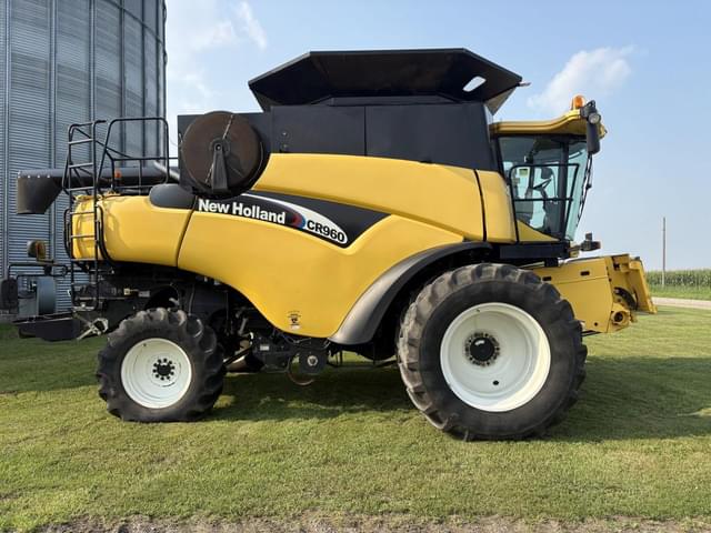 Image of New Holland CR960 equipment image 2