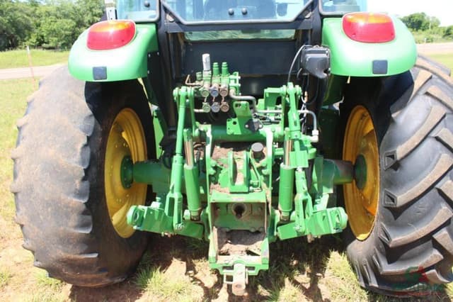 Image of John Deere 6105E equipment image 2
