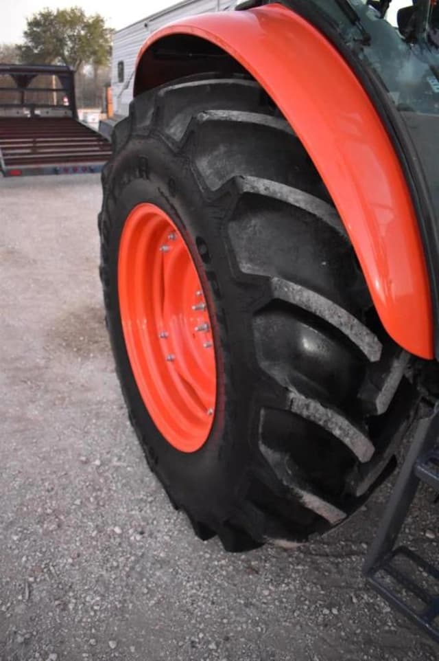 Image of Kubota M5-111 equipment image 4