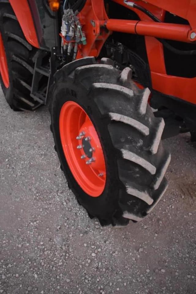 Image of Kubota M5-111 equipment image 3