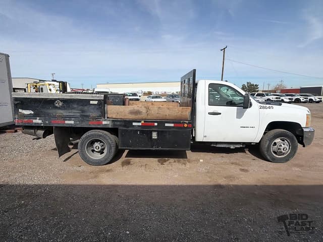 Image of Chevrolet 3500HD equipment image 3