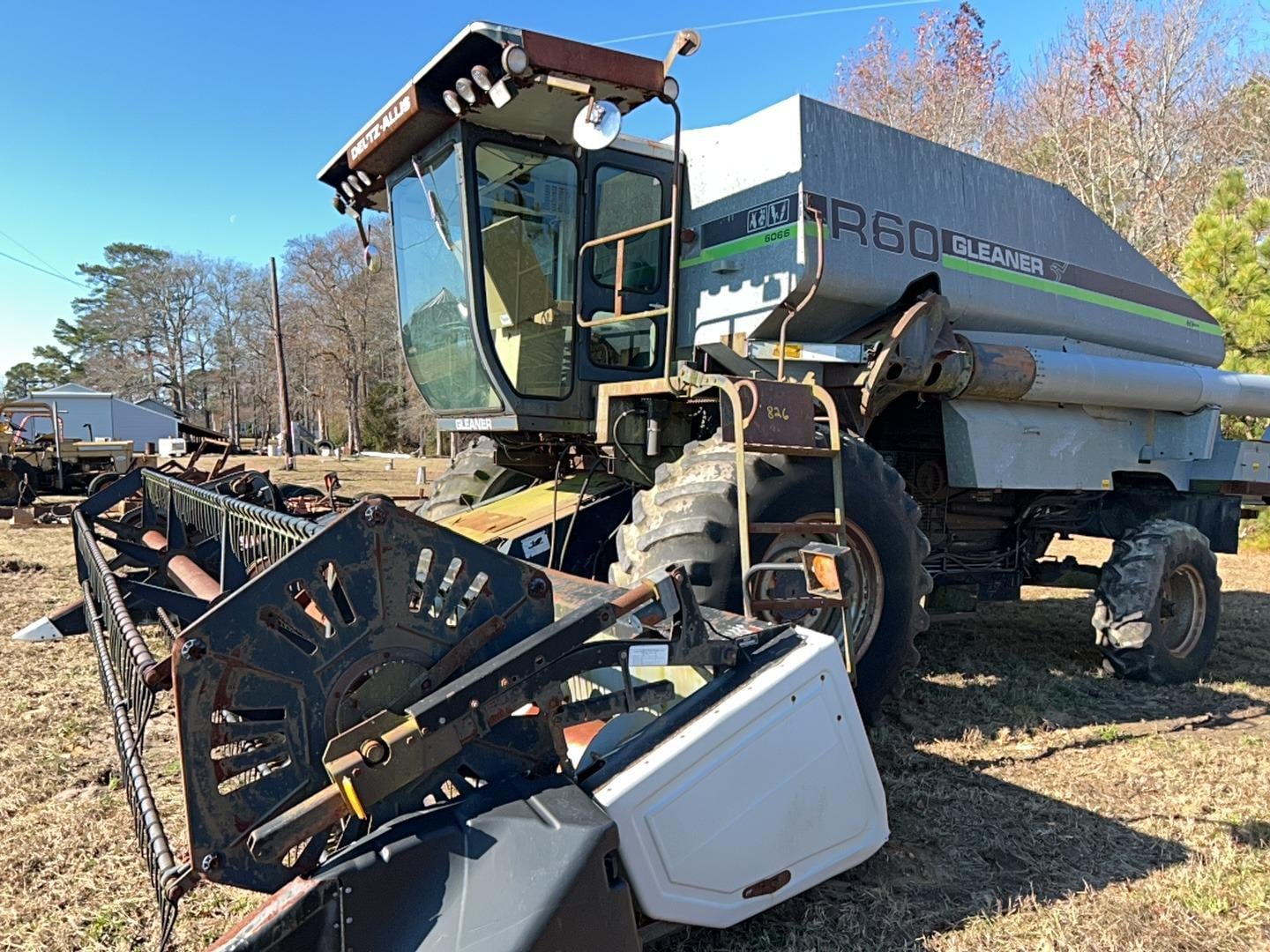 SOLD - Gleaner R60 Lot No. 826-RH Combines with --- Hrs | Tractor Zoom