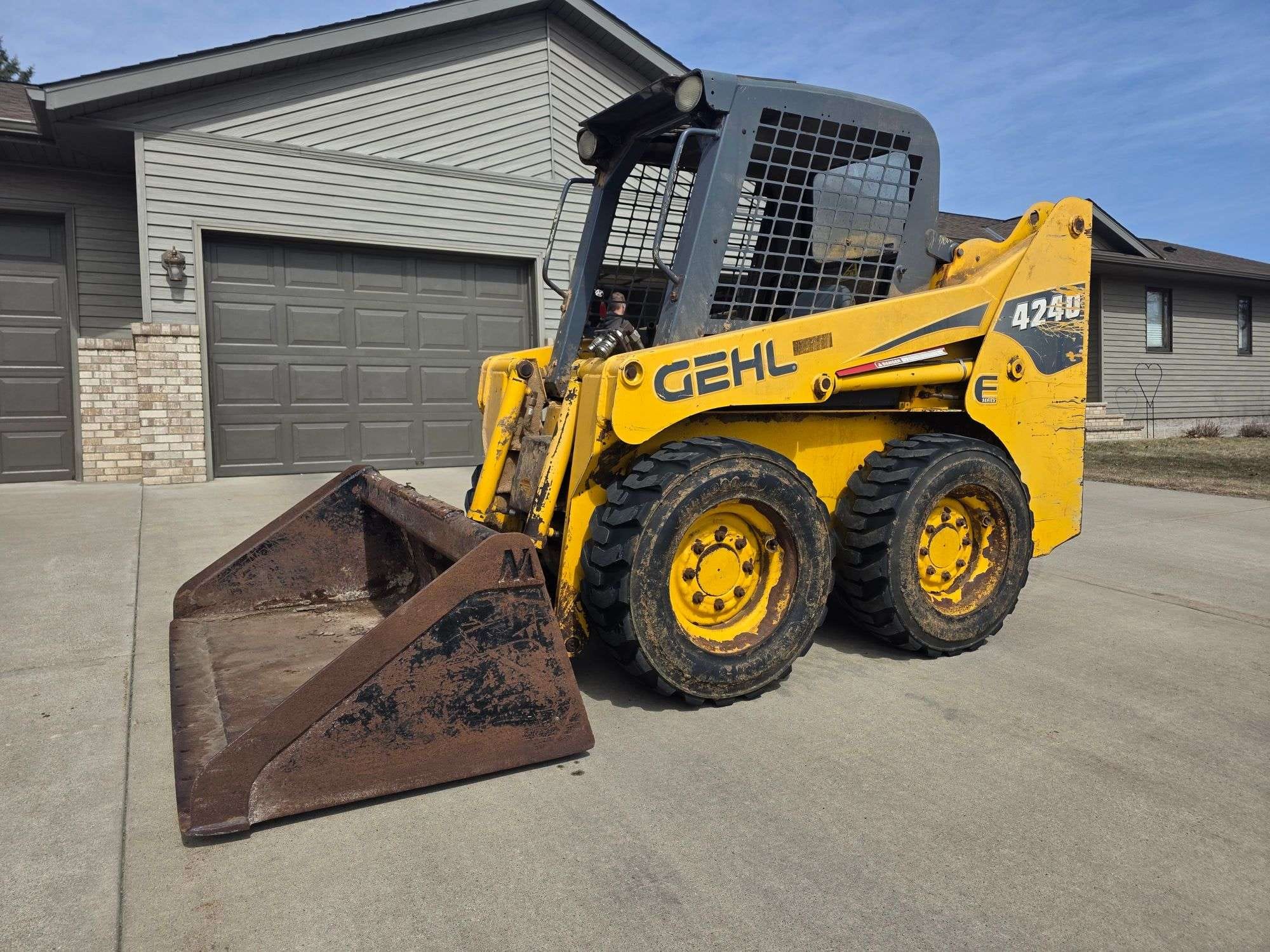 Gehl 4240 Equipment Image0