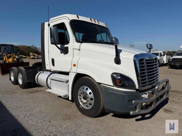 Image of Freightliner Cascadia 125 equipment image 3