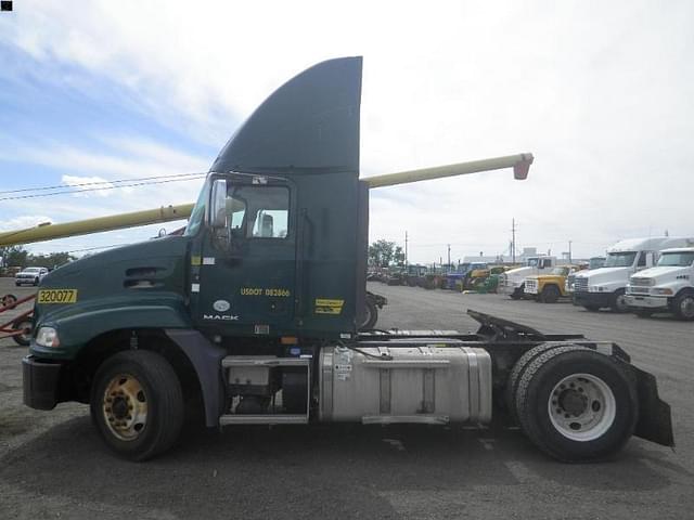Image of Mack CXU600 equipment image 3