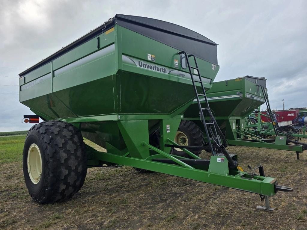 Unverferth 8250 Equipment Image0