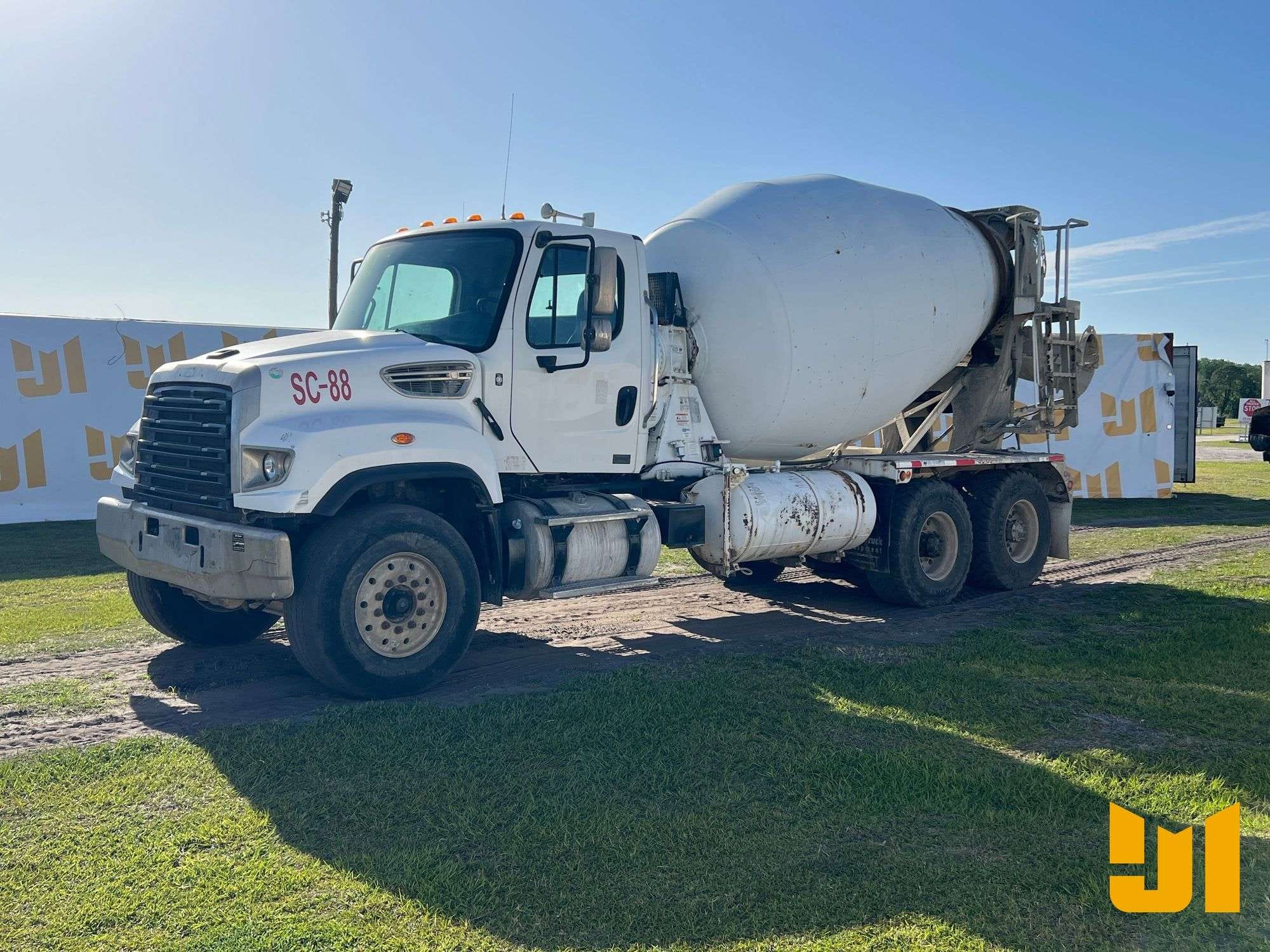 2018 Freightliner 114SD Equipment Image0