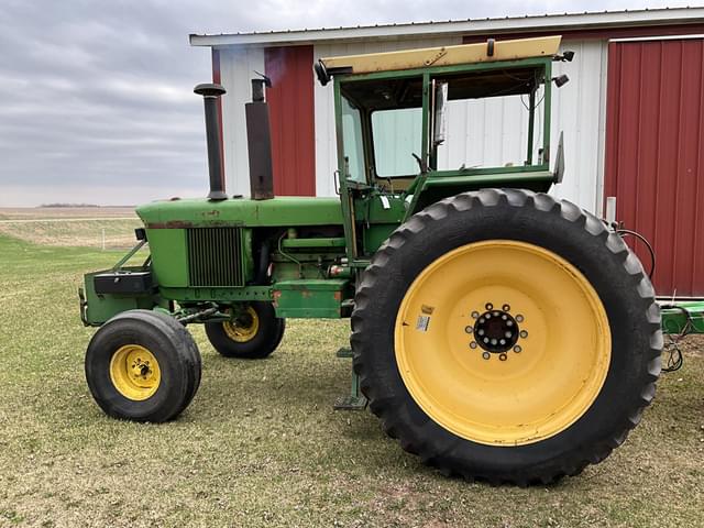 Image of John Deere 4320 equipment image 1