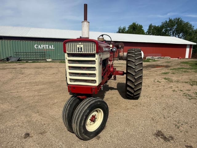 Image of Farmall 560 equipment image 3