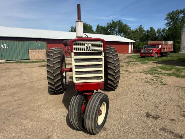 Image of Farmall 560 equipment image 4