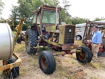 Main image International Harvester 826
