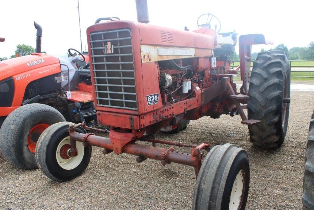 International Harvester 826 Equipment Image0