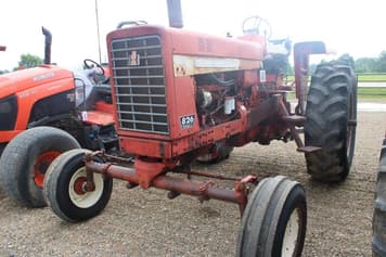 Main image International Harvester 826