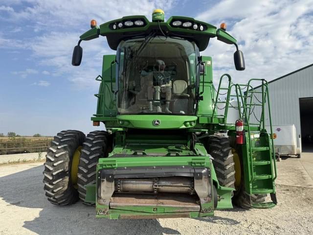 Image of John Deere S680 equipment image 4