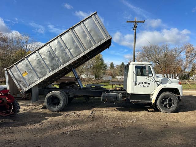 Image of International S1700 equipment image 2