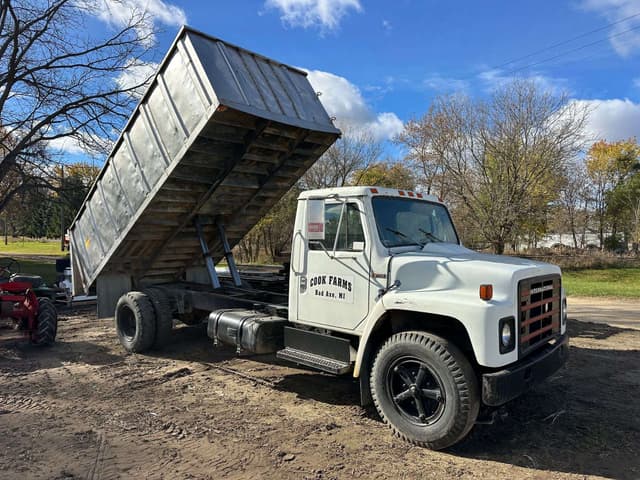 Image of International S1700 equipment image 1