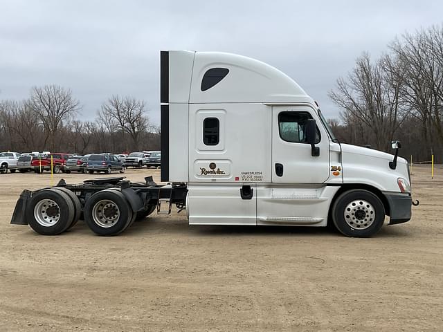 Image of Freightliner Cascadia equipment image 3