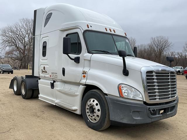 Image of Freightliner Cascadia equipment image 2