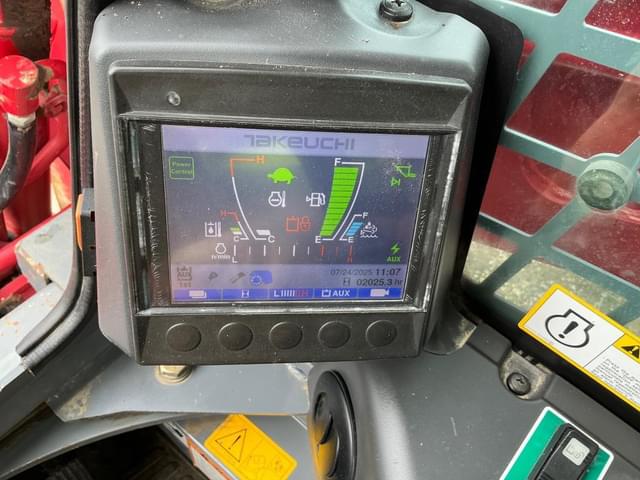 Image of Takeuchi TL12V2 equipment image 2